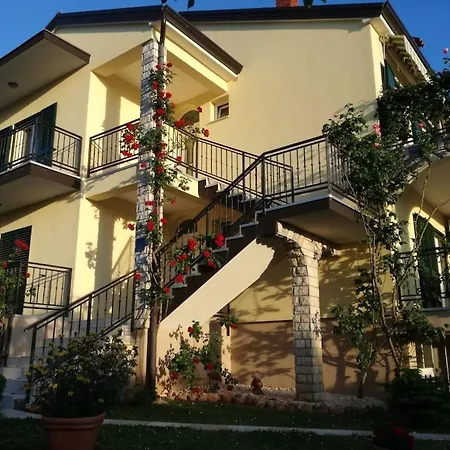 In Pore With Swimming Pool Tatil Evi Poreč