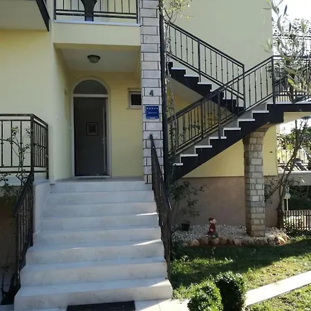 Tatil Evi In Pore With Swimming Pool