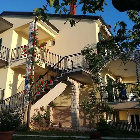 In Pore With Swimming Pool Tatil Evi *