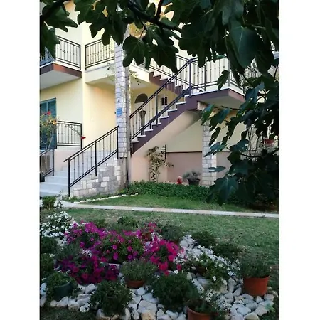 Nyaraló In Pore With Swimming Pool Poreč