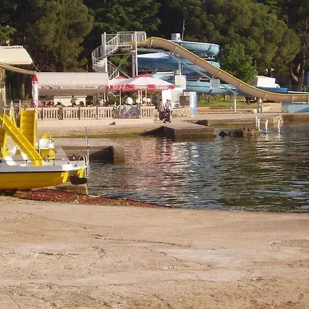In Pore With Swimming Pool Πόρετς