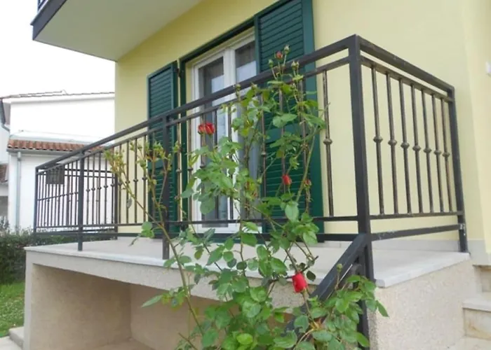 In Pore With Swimming Pool Пореч