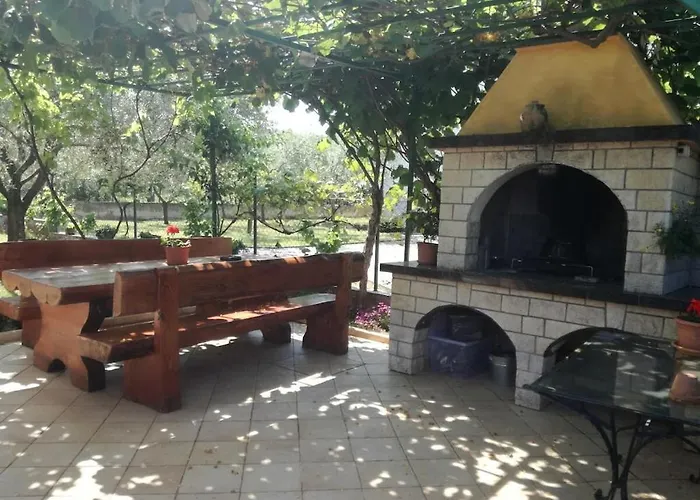 In Pore With Swimming Pool Poreč